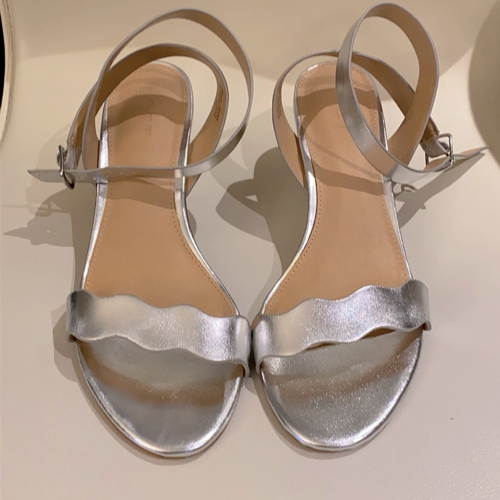 LOFT STRAPPY SANDALS 9.5